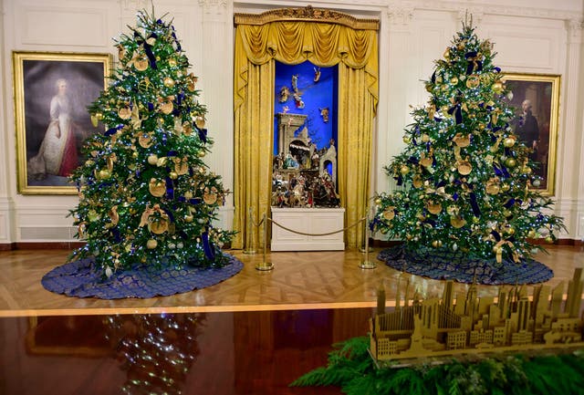 Melania Trump Previews White House Christmas Decorations: Photos ...