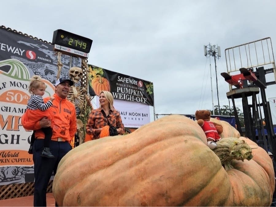 Travis Gienger of Nowthen, Minnesota with his world record 2,749 lb champion pumpkin in 2023. 