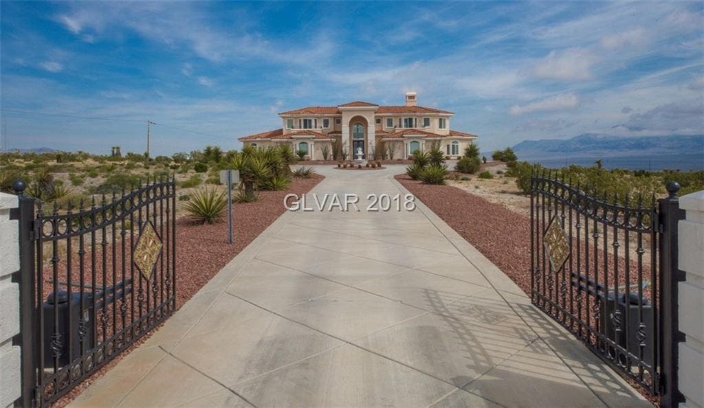 Stunning Wow House In The Middle Of Nowhere Las Vegas Nv Patch