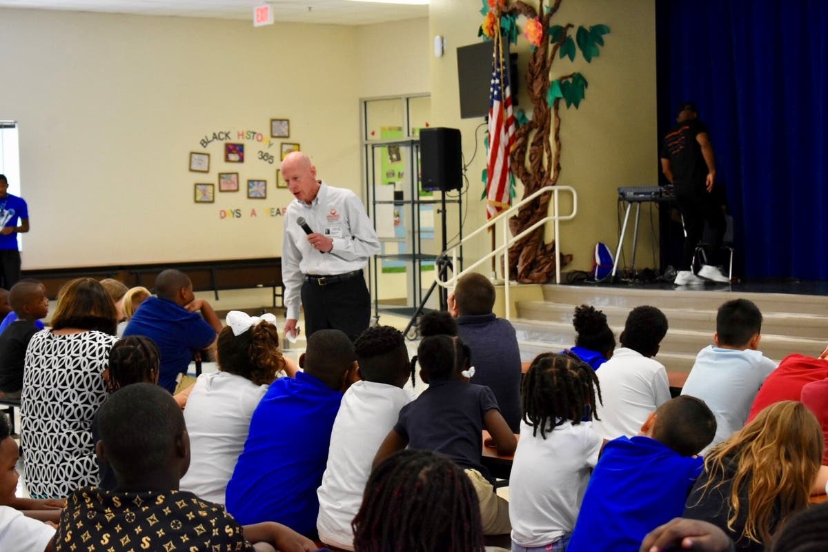 https://patch.com/img/cdn20/users/22976176/20180817/111006/styles/raw/public/processed_images/dave_smith_of_kids_in_need_foundation_addresses_students-1534518549-282.jpg