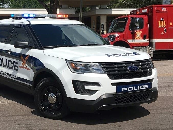 St. Petersburg Police are seeking a bank robber who claimed to be carrying a bomb.