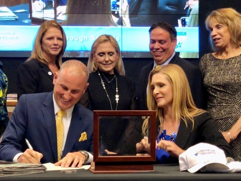 With a few flourishes of a pen, Hillsborough County​'s new superintendent of school signed his contract.