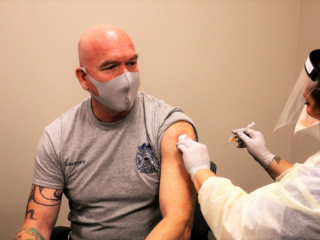 Pinellas County is continuing to vaccinate first responders but is grappling to find a system to vaccinate its thousands of seniors. 