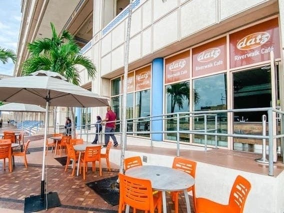 Just in time for the downtown Fourth of July festivities, the Tampa Convention Center and its partners at Aramark announced the opening of Datz Riverwalk Café.  