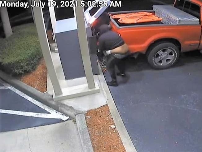 The Clearwater police is hoping the public can help them crack a case involving some ATM-yanking thieves.
