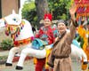 Making its U.S. debut, the "Hakka Cloth Horse Array" featured dizi in colorful roles—like the top-scoring scholar groom and a stable boy—vividly reenacting the journey of an ancient wedding procession. 

