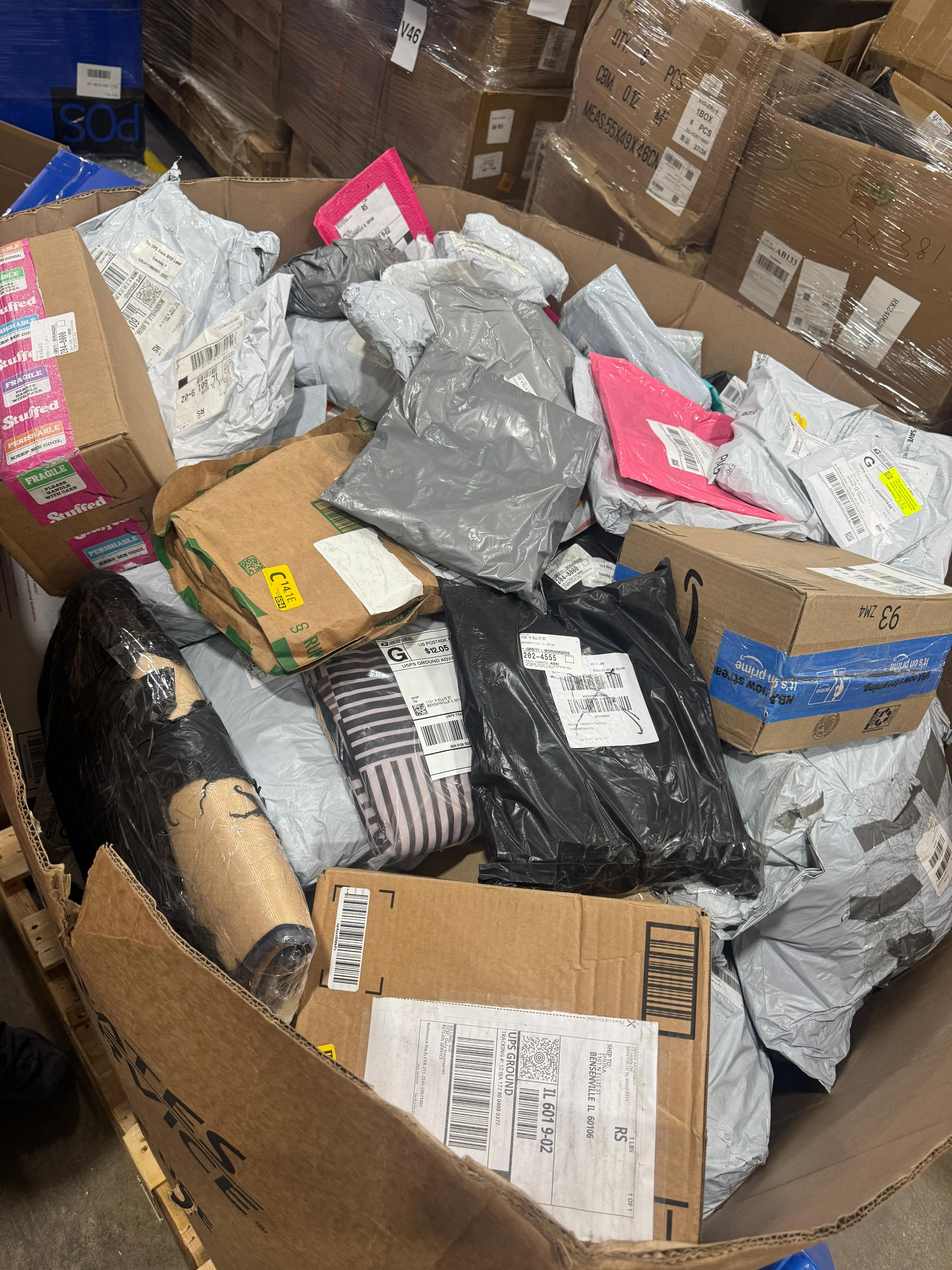 Romeoville Community garage sale liquidation spot!