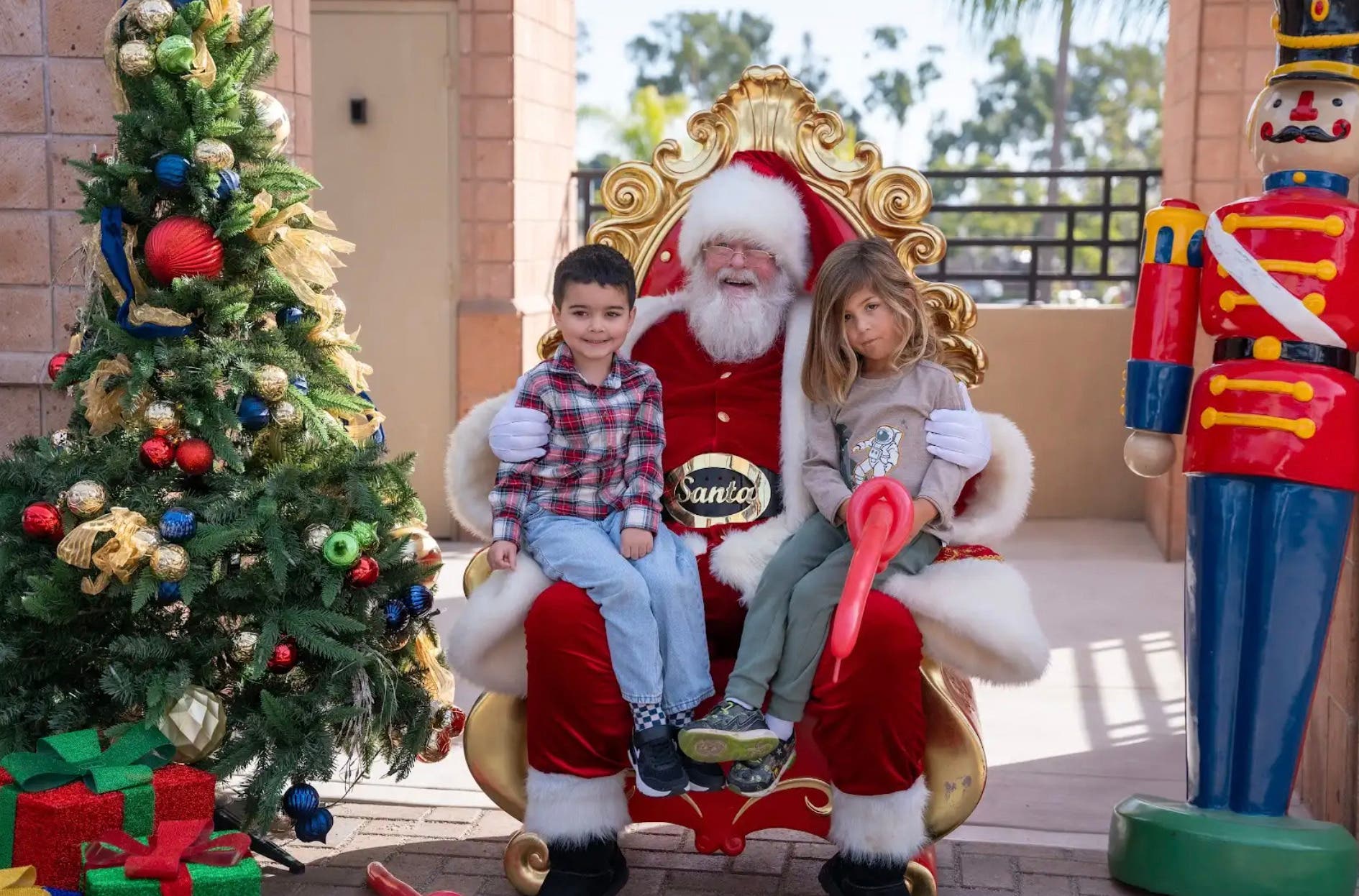 Photos with Santa at Plaza Paseo Real