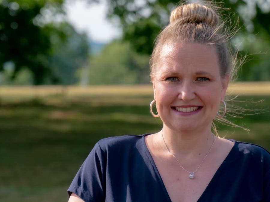 Leslie Ruggiero is running for the Zoning Commission as a Democrat. 