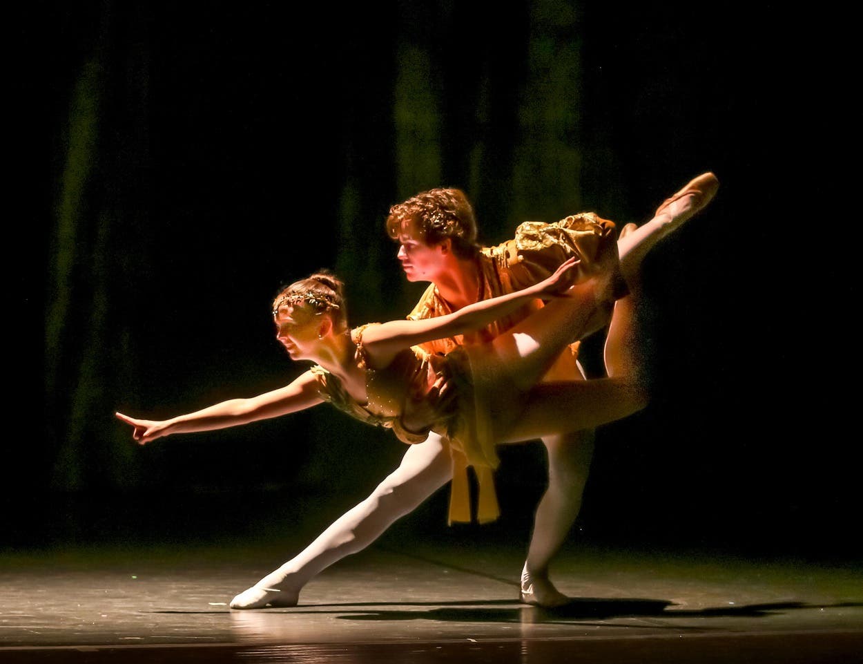 Sofia Garrett as Puck in A Midsummer Night’s Dream with Micah Sell as Oberon. Photo by stevewhite.photography