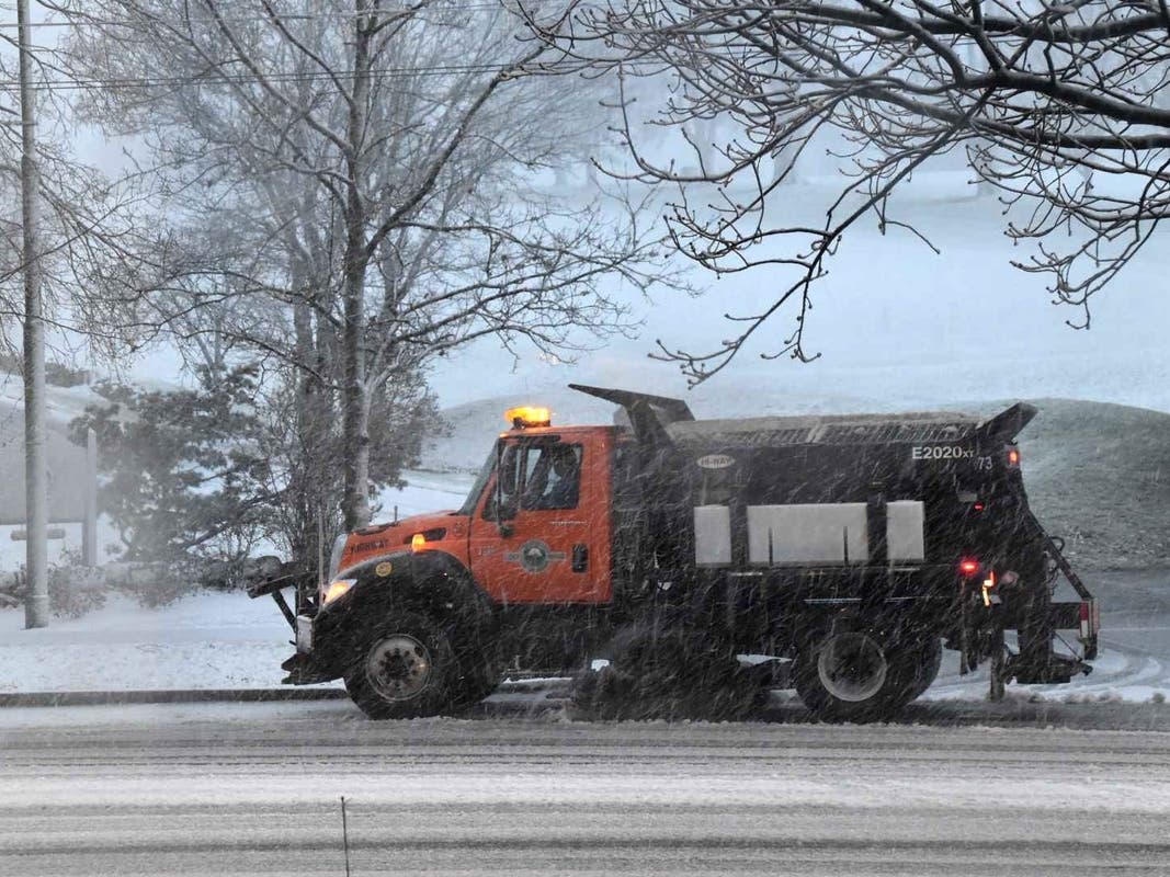 Eversource is reporting 1,091 customers still in the dark at 2:30 p.m. on Wednesday, while 52 United Illuminating customers are without power. 