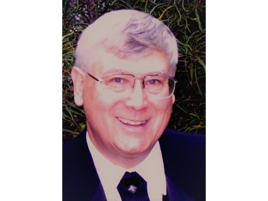 Bruce Walczak is running for election to the Newtown Board of Education as an Independent.