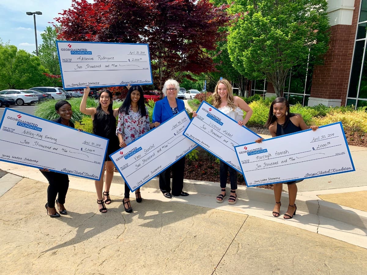 County high school seniors receive a total of 10,000 in