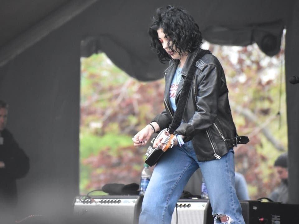 Pales Waves peformed an energetic set on the first day of Boston Calling 2019, "There's a Honey" and more.
