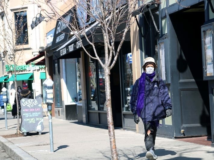 A new analysis by Unacast grades each state and county on how well its residents are practicing social distancing.