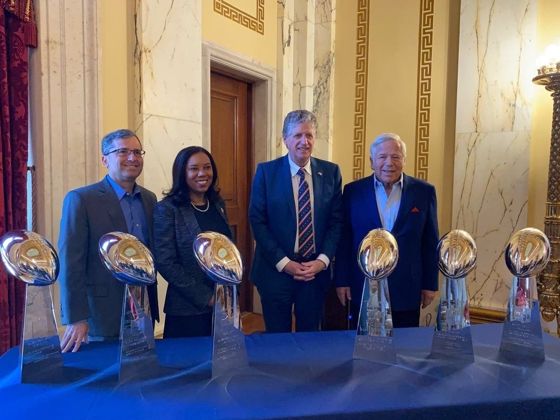 Patriots Owner Robert Kraft joined Gov. Dan McKee in a news conference Tuesday to present the two $20,000 checks to Man Up, Inc. and Youth in Action. 