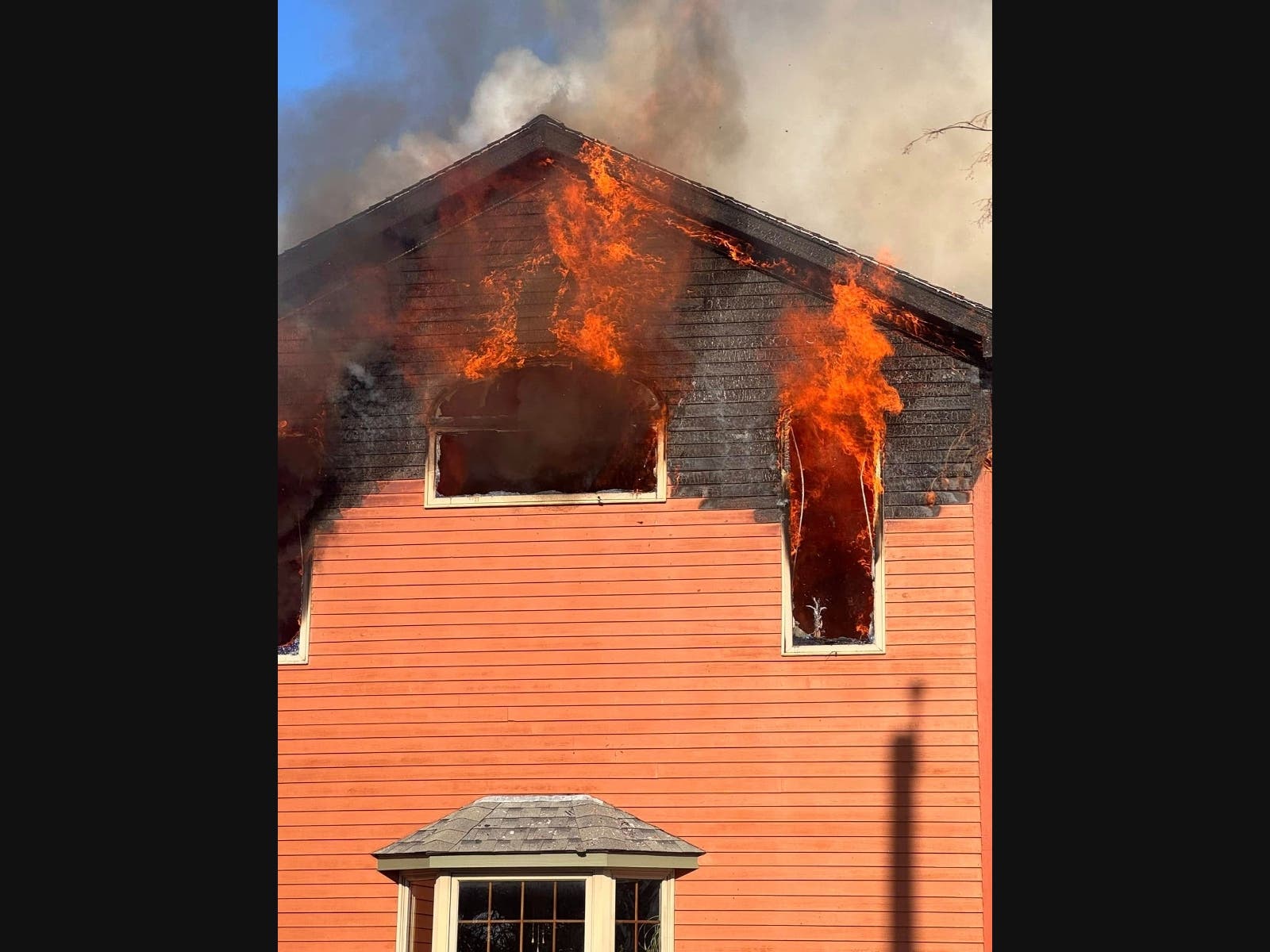Dog Dies, 2 People Injured, 4 Displaced In Bristol House Fire | Bristol ...
