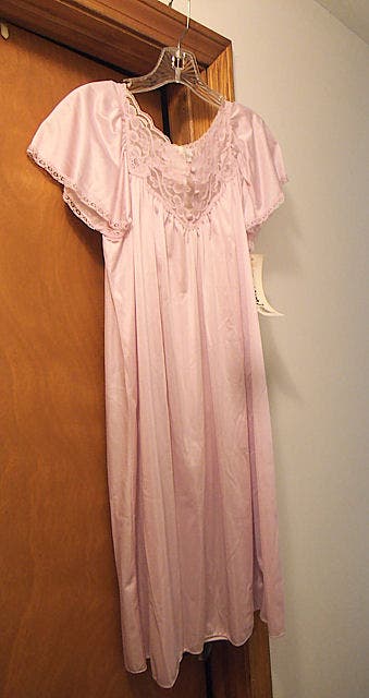 **Mom gift idea**  size small ladies nightgown