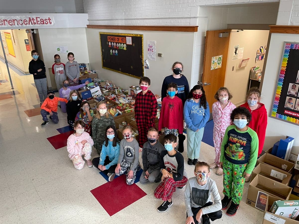 Palos 118 East Elementary Food Drive Nets Over 3,000 Donations Palos