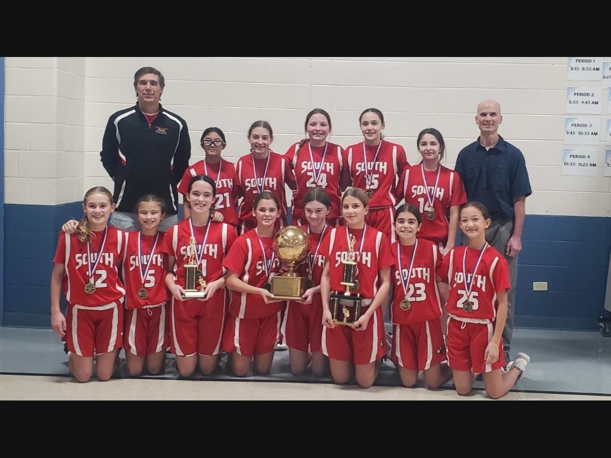Palos South Middle School’s 7th grade girls’ basketball team recently won the Southwest Interscholastic Conference Championship. 