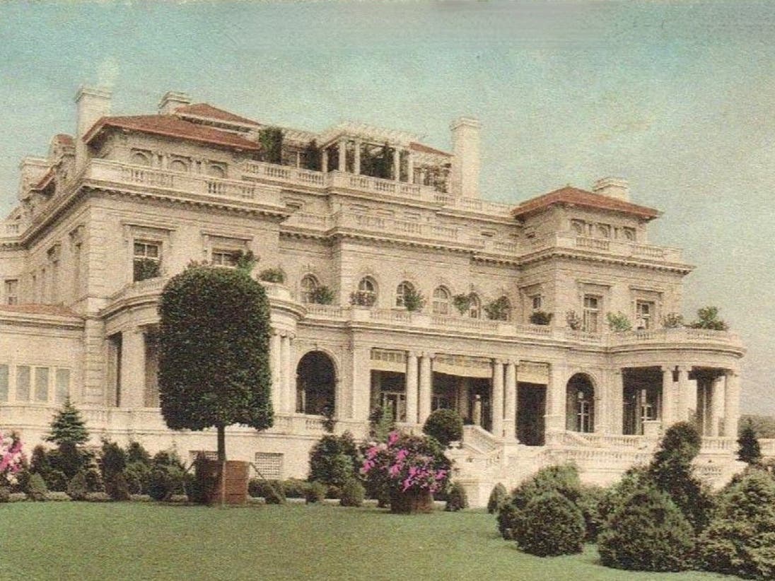 The magnificent Pembroke estate, once the Glen Cove residence of J. R. De Lamar, is an example of the grand mansions that defined Long Island's Gold Coast era. 