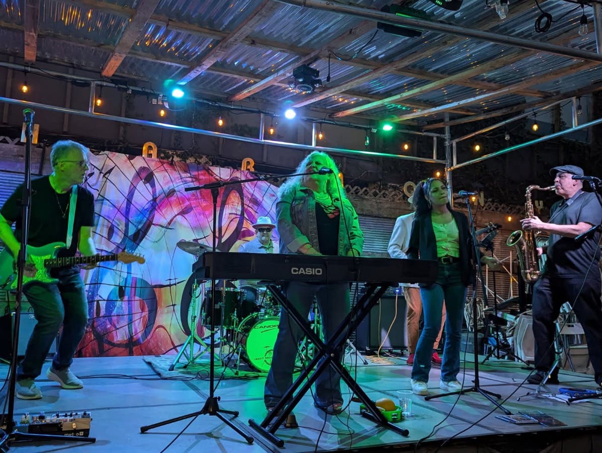 Regina Bonelli live at Montclair Brewery