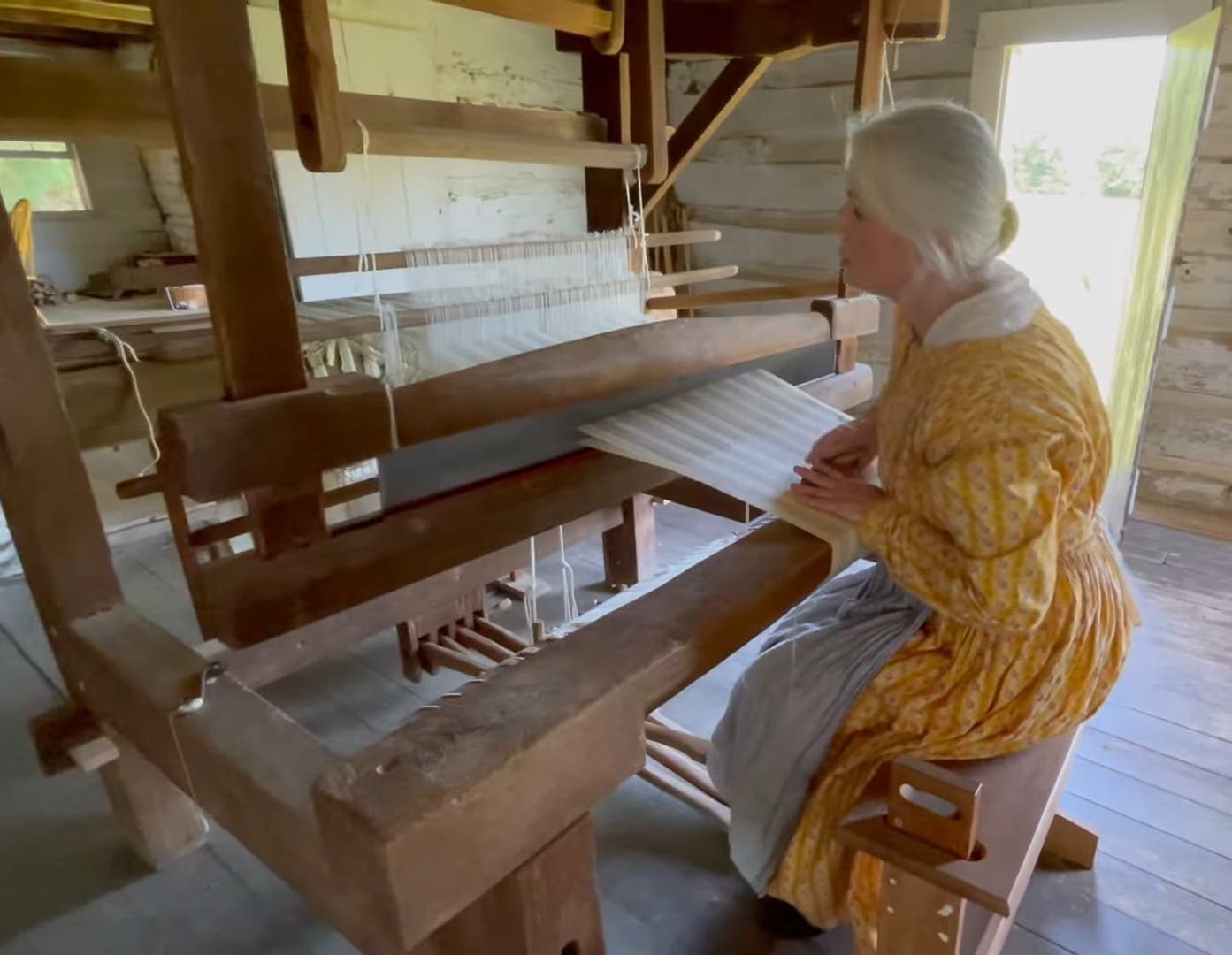 DEMONSTRATION: Weaving