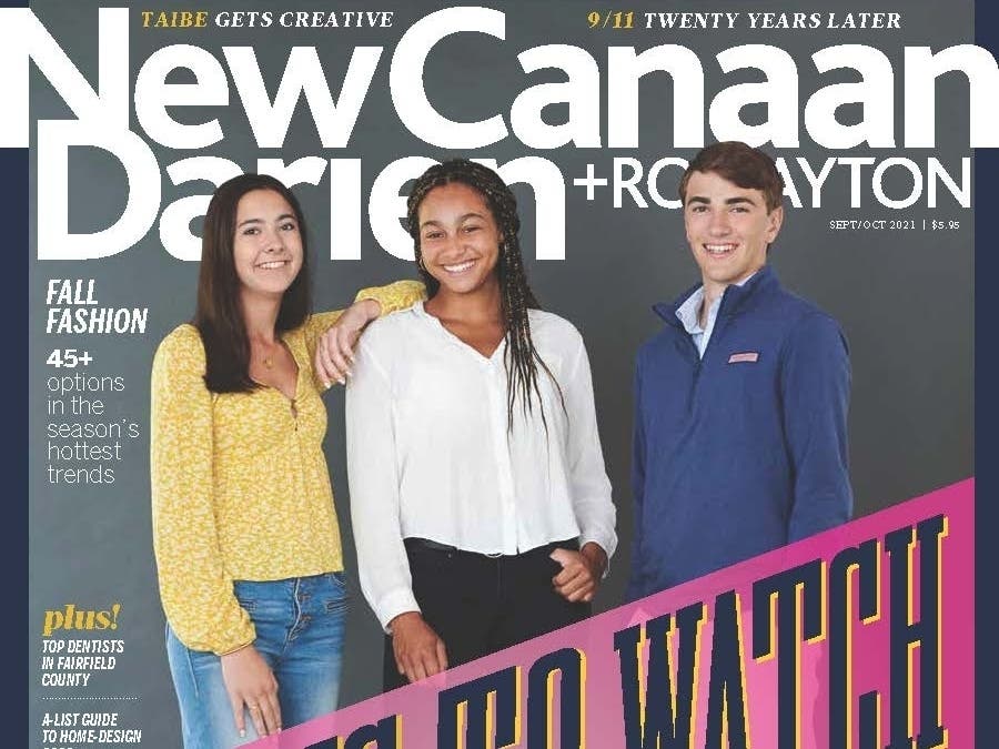 Country School graduate Audrey Magnusen ’18, in center