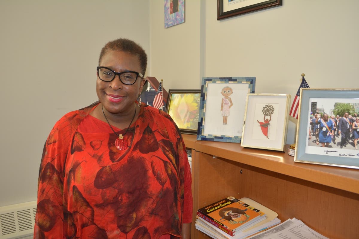 Mayor Yvonne Spicer published her support of Sen. Elizabeth Warren's housing bill.