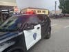 La policía en la escena de un tiroteo el 31 de julio en una terminal de autobuses de Santa Cruz que fue el resultado de la sospecha de violencia de pandillas.