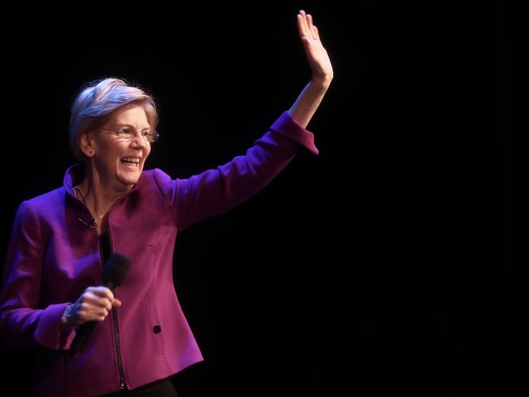 Elizabeth Warren (D-MA) waves to the crowd before speaking at an event on February 18, 2019 in Glendale, California.