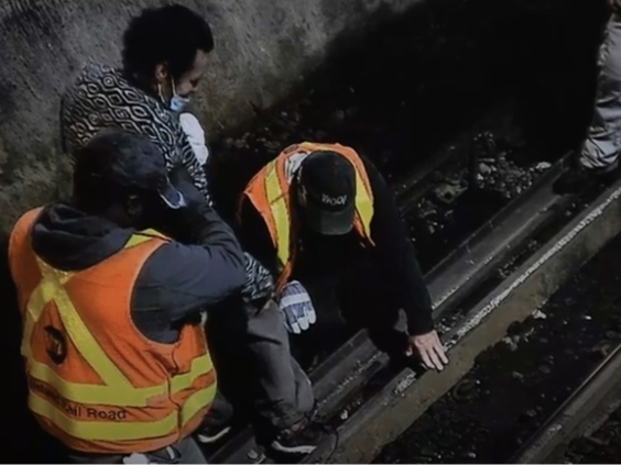 LIRR Workers Make Precarious Rescue From Brooklyn Subway Tracks ...
