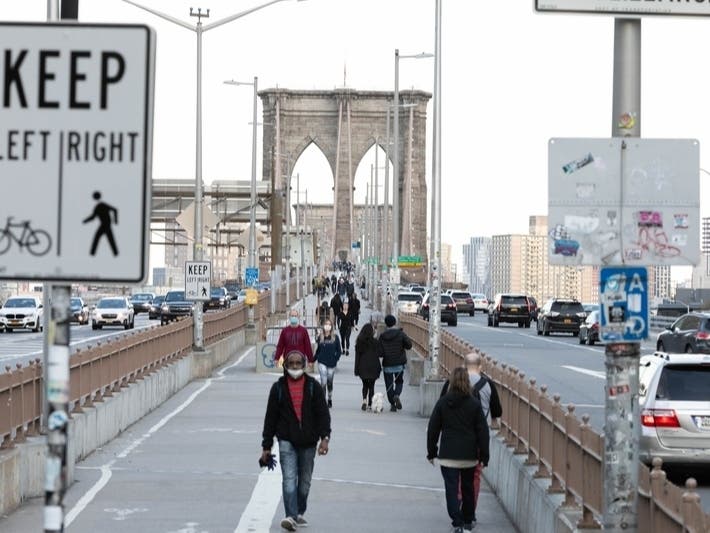 Pedestrians, cyclists and cars should know about these closures on the two Brooklyn bridges for the next week.