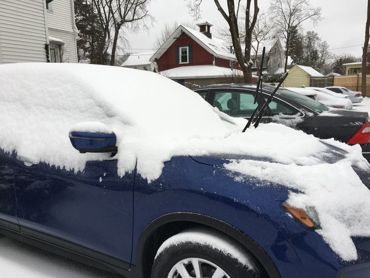 Drivers are reminded to always clear all snow from vehicles before driving. 