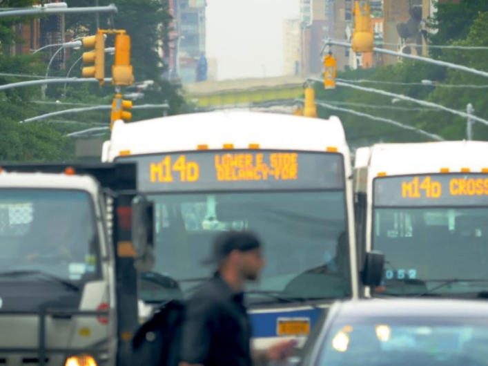 M14D buses in traffic.