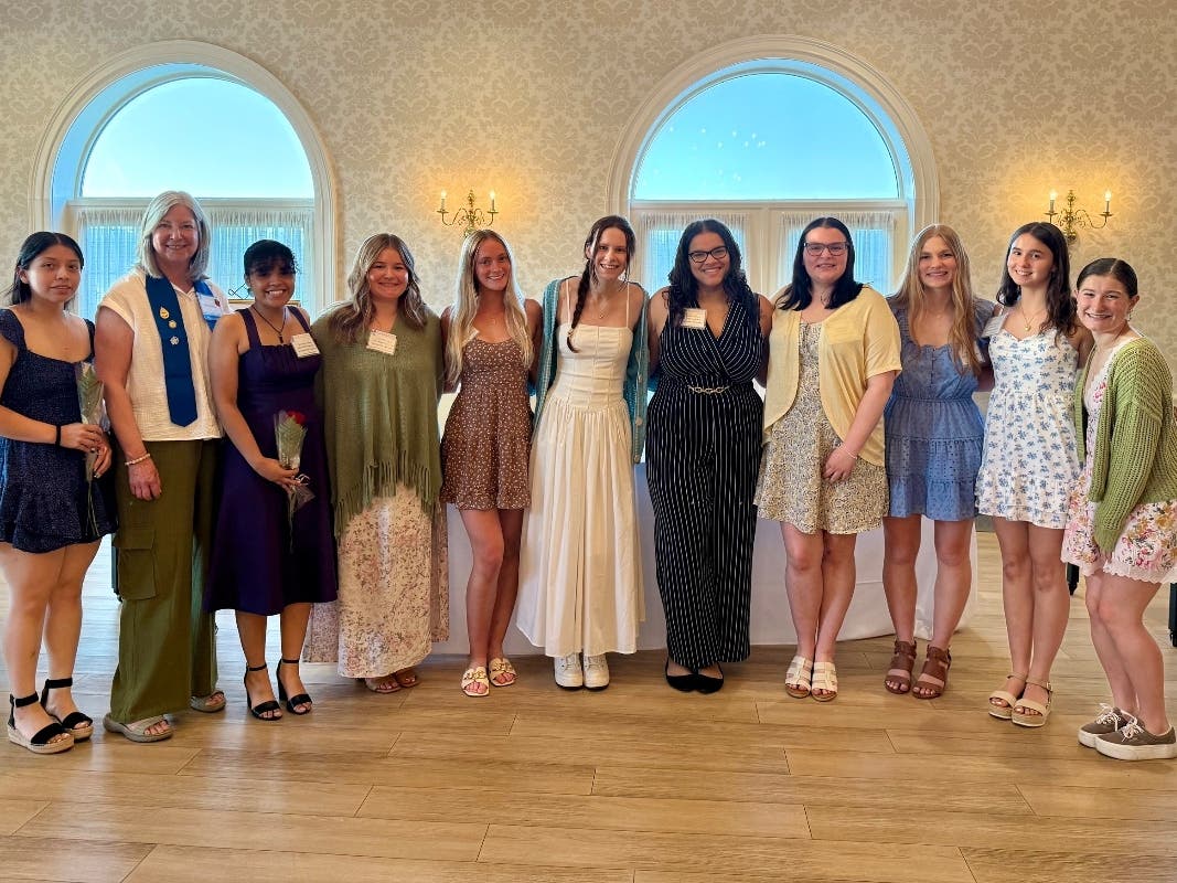 SIIR’s Jenny Lichtner with Scholarship and Continuing Education Awardees (left to right): Kimberly Merchan, Cheyenne Torres, Gianna Franjul, Abigail McGrody, Addison Dress, Ashlynn Fields-Clarkson, Kayla Smith, Maeve Henry, Grace Holdren, and Grace Boyle.