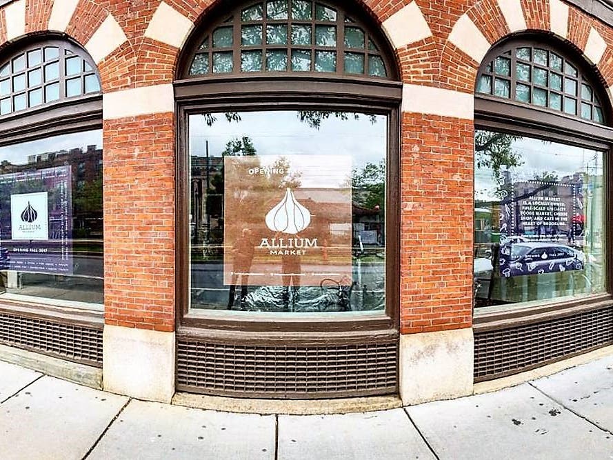 Allium Market and Cafe owner says reaction overwhelmingly positive to move to discontinue public wireless service in restaurant.