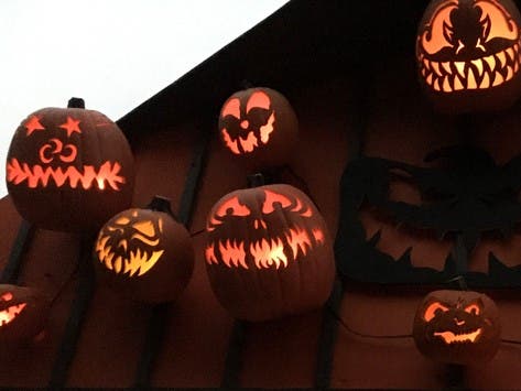 With more than 100,000 tourists expected to flood the city during this Halloween season, the city has once again created a list of streets eligible for resident-0nly parking stickers in October.