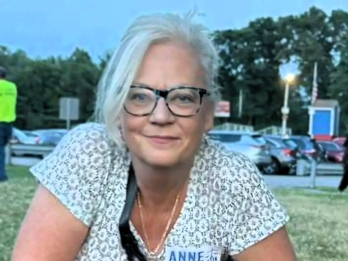 Anne Manning Martin said voters deserved a choice in the race after she believed she had the signatures to qualify for the ballot, and she received the 15 percent minimum support at the Republican State Convention.
