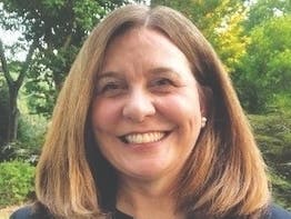 Sequoyah High School English teacher Elaine Dasher has been selected by the U.S. Department of State and the J. William Fulbright Foreign Scholarship Board to win.