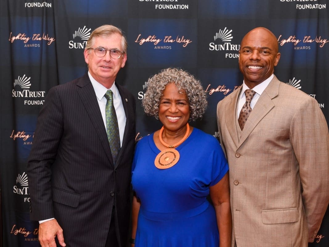 Bill Rogers, Chairman and CEO, SunTrust Bank, and Chairman, SunTrust Foundation; Monica Kaufman Pearson, renowned Atlanta television broadcast journalist; and Stan Little, President, SunTrust Foundation honor winners.