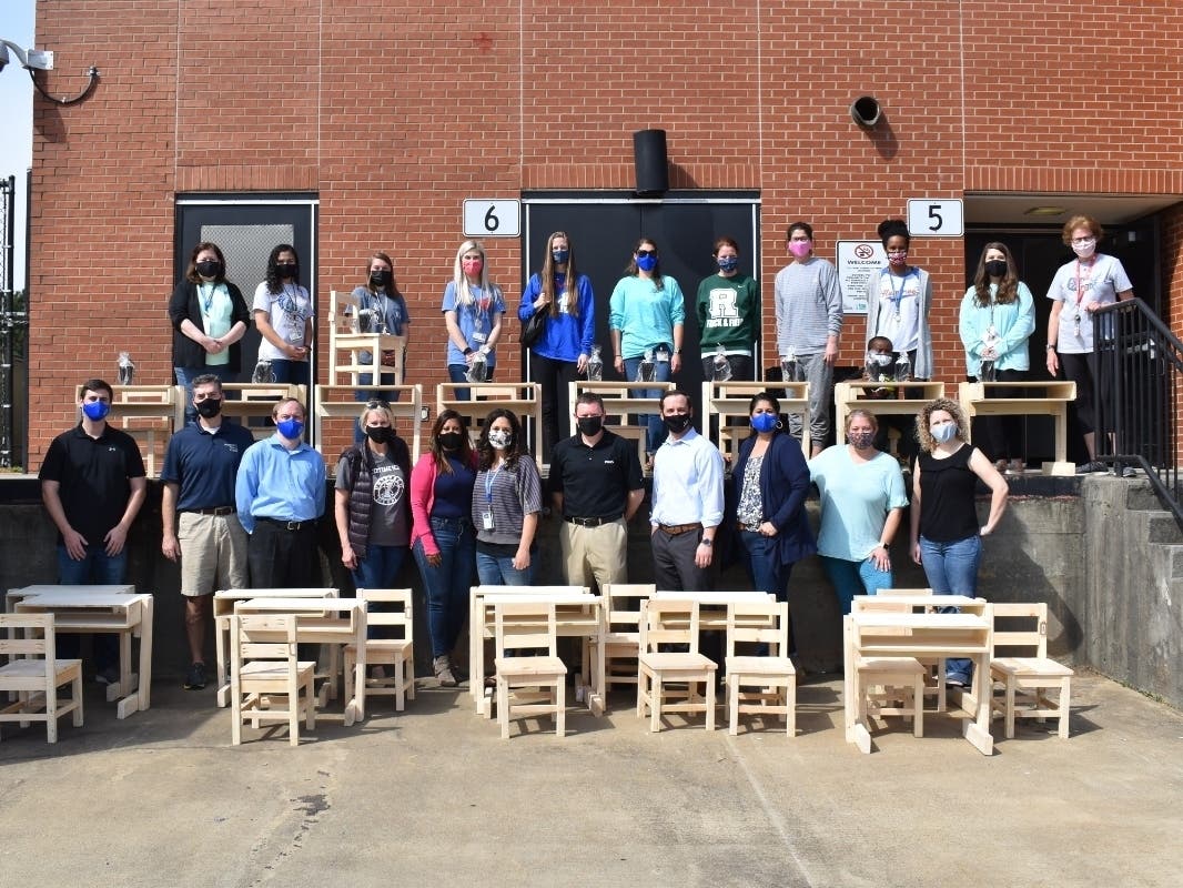 The Leadership North Fulton Class of 2021 built and delivered 20 student desks to Hembree Springs Elementary School for virtual learning.