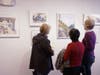 Chinese and Western people jointly commented on the paintings.