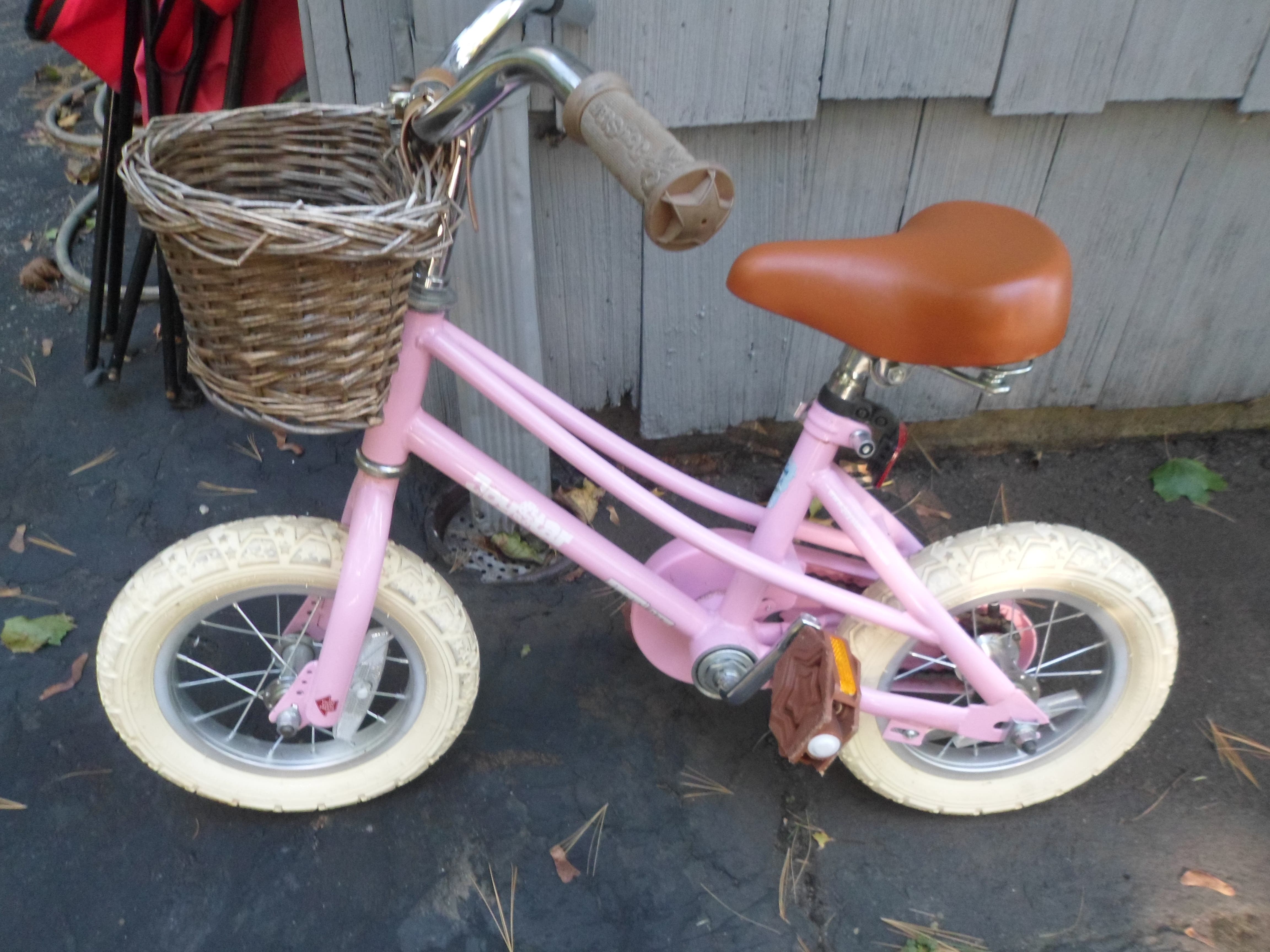 JoyStar Girls Bike - Needs a Handlebar Grip