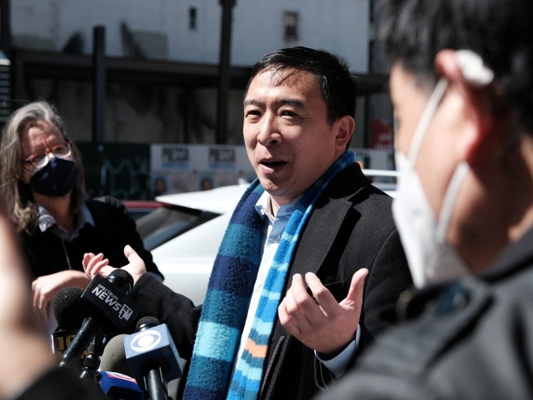 An image of mayoral candidate Andrew Yang speaking in New York City.