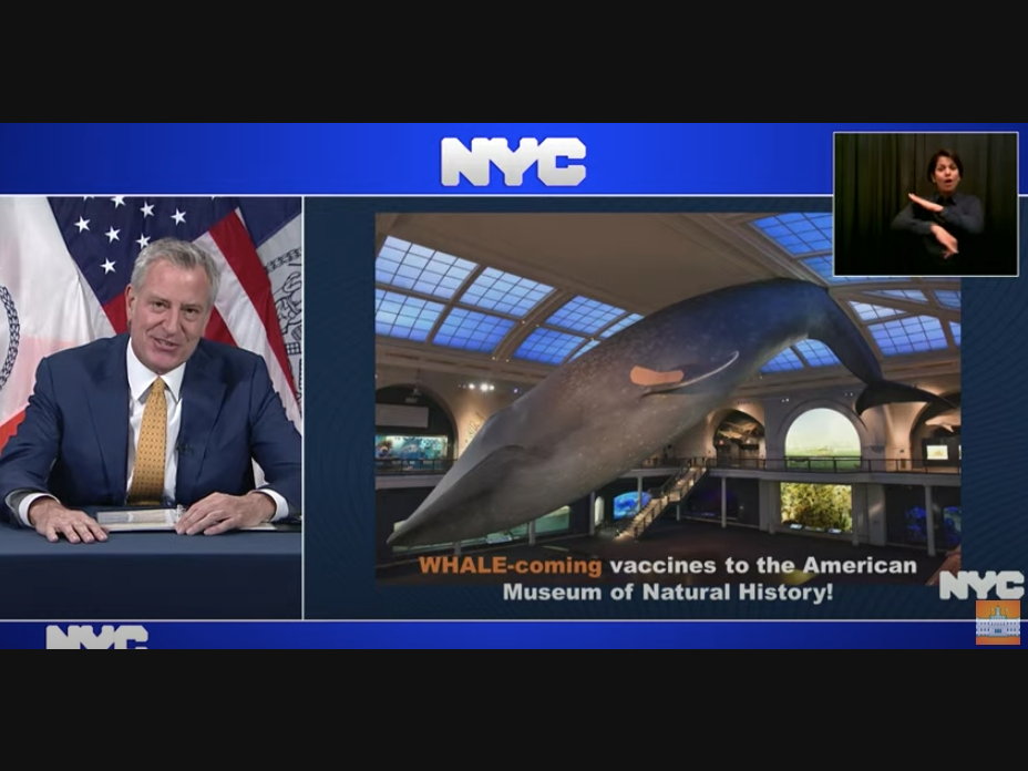 An image of Mayor Bill de Blasio announcing the American Museum of Natural History vaccine site.