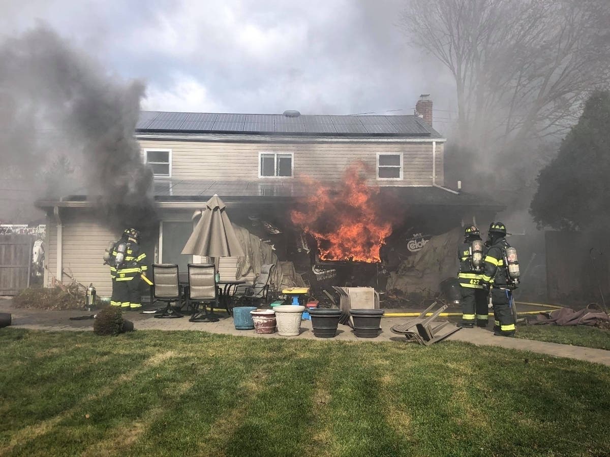 The East Northport Fire Department battled a home fire on Thanksgiving morning.