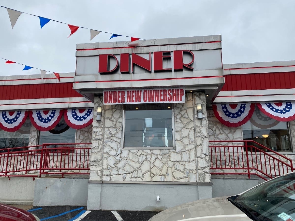 Farmingdale Diner held a ribbon cutting ceremony Wednesday to celebrate its grand re-opening under Harry Savvides' ownership.