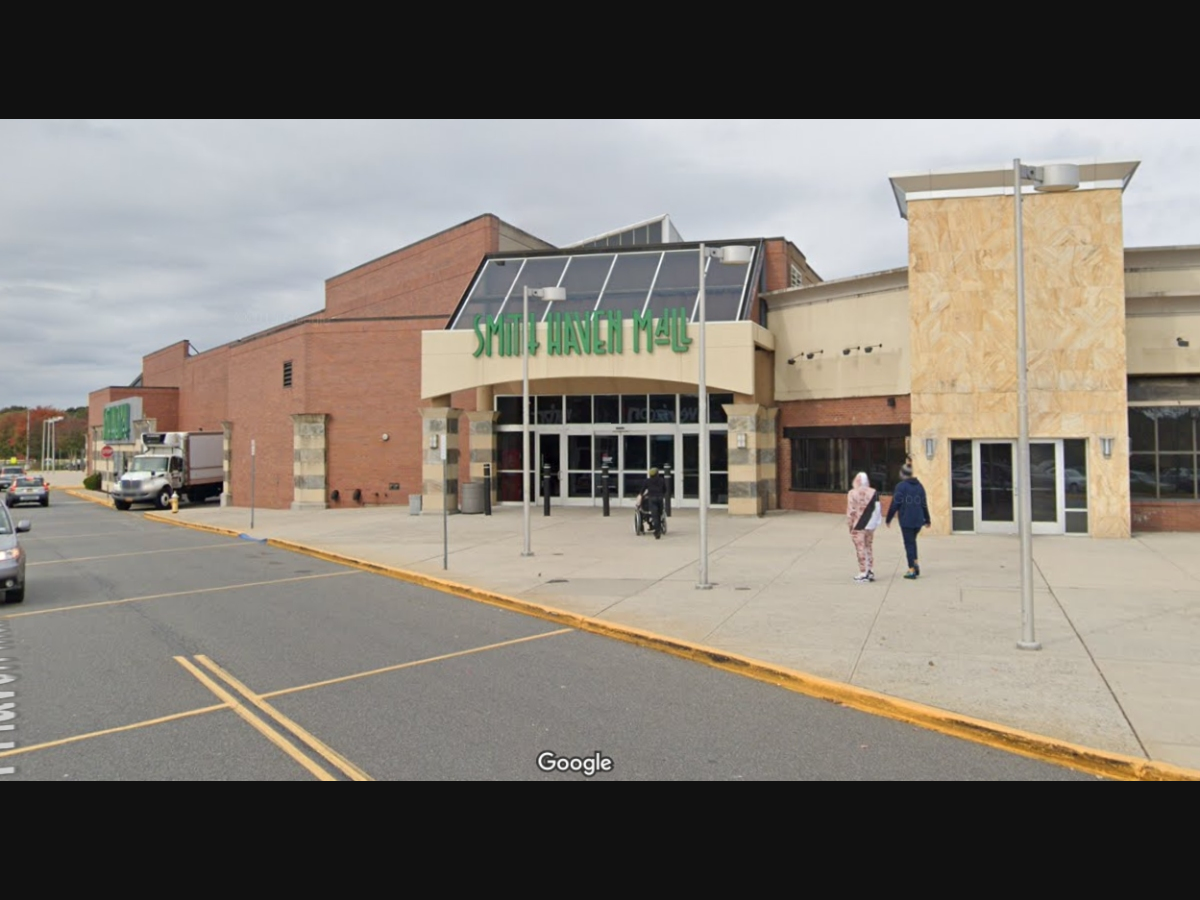 Movie Lot Drive-In, which will offer movies on a 52-foot screen, is coming to the parking lot of Lake Grove's Smith Haven Mall this summer, starting in May.