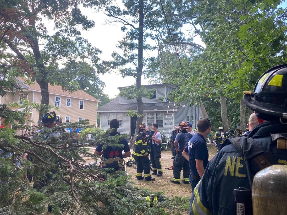 A Smithtown home caught fire Tuesday afternoon, prompting a response by Smithtown firefighters.
